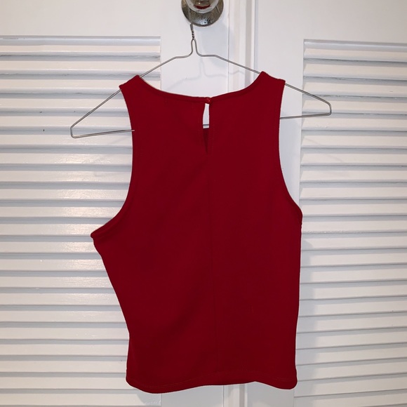 Red crop top size XS (but can also fit a small) - Picture 2 of 3